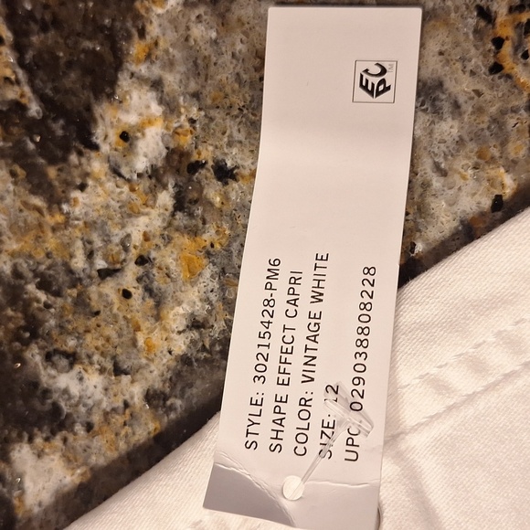 q Gloria Vanderbilt Solid White Stretch Shape Effect Capris Size 12 - Picture 10 of 10